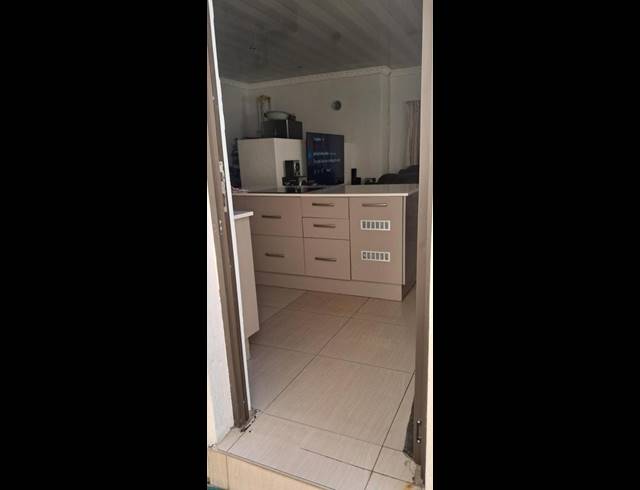 5 BEDROOM HOUSE FOR SALE IN MEADOWLANDS